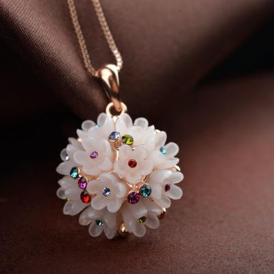 China Drop Necklace Fashion Jewelry Flower Shell Pendant Necklace With Colorful Crystal Women Elegant Necklace for sale