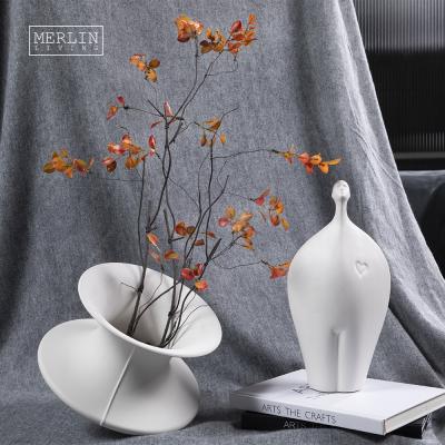 China Wholesale Minimalist Italian Vase Designer Decorative White Nordic Modern Vase for Home Decor Ceramic and Porcelain Vase for sale