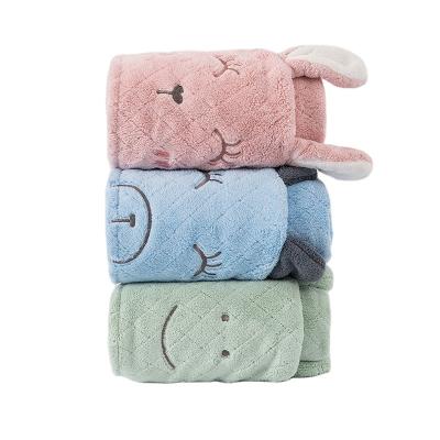 China Newborn bath Amazon Hot Selling Factory Price Organic Coral velvet Hooded Baby Towel blanked Baby Bathrobes for sale