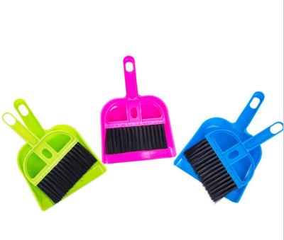 China Viable Mini Table Cleaning Broom And Dustpan Set Small Broom Desktop Cleaning Set for sale