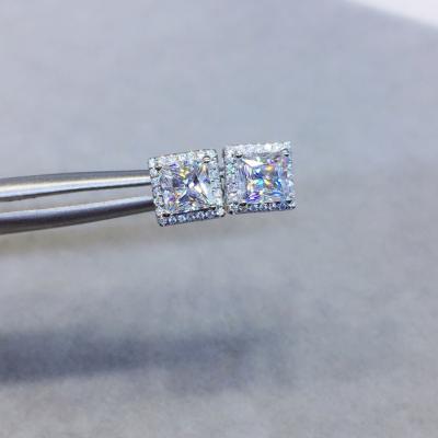 China CLASSIC Princess 0.8ct Cut D Color Moissanite Earring 5x5mm Halo Design Real 18K Gold For Women Moissanite Jewelry for sale