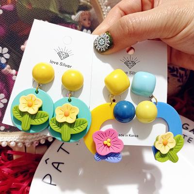 China Retro 60s 70s 80s Unique Handmade Vintage Statement Alloy Flower Drop Earrings Jewelry Acrylic Plastic Gift For Women for sale