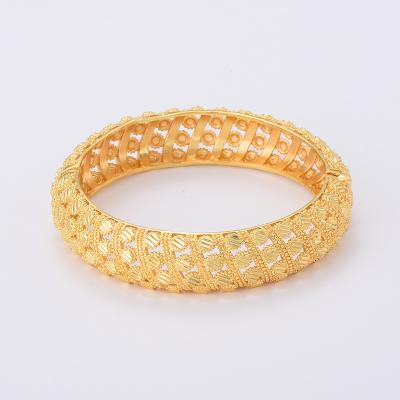 China Latest JH Fashion Design Hollow Wedding Bangle Bangle TRENDY Style Jewelry Brass Copper Bangle for sale