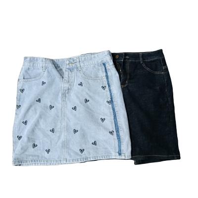 China Wholesale Korean Denim Mixed Clothes Second Hand Lattice Used Lattice Mini Skirt For Women Girl In Bales for sale