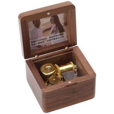 China The new type of handwork stocked retro mini creative wooden music box customized for sale