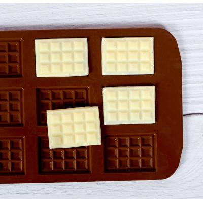 China Disposable Silicone Trays Non-Stick, BPA Free and Make Fun Chocolate Forms Silicone Chocolate Candy Mold for sale