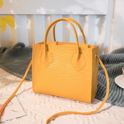 China Hot Selling Girl Handbags Small Clip Handbags For Women Ladies Handbags Women Luxury Clutches With Texture for sale