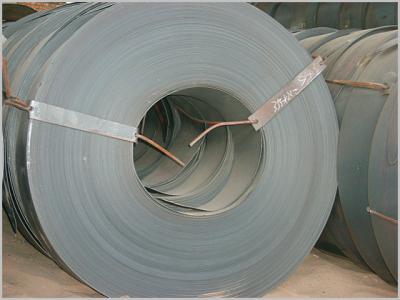 China Q195, Q215, Q235, SS400, SAE 1006 SAE 1008 Mill & gleuf rand Hot gerold staal Strip / Strap Te koop