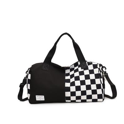 China Compact Portable Custom Sports Bags Running Duffel Bag Classical Plaid Print for sale