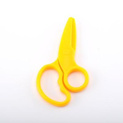 China Small Children's Plastic Cutting Embroidery Plastic Cutter Does Not Hurt Micro Hand Scissors Paper Cutting Art Student Stationary Scissors for sale