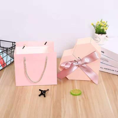 China Environmental protection green hot sale luxury heart-shaped gift boxes valentine and birthday cardboard for florist supplies for sale