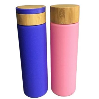 China WITH LID Hot Sales 20oz Sports Glass Water Bottle With Lid Silicone Bamboo Sleeve for sale