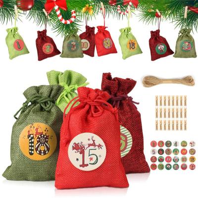 China Popular Christmas Gift Countdown Calendar Bags, 24 Days Christmas Burlap Advent Calendars, Garland Wooden Clips Candy Gift Bags for sale