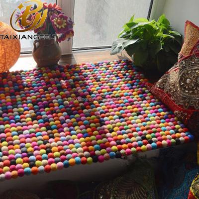 China Lovely Anti-Slip Felt Ball Blankets For Kids Room for sale