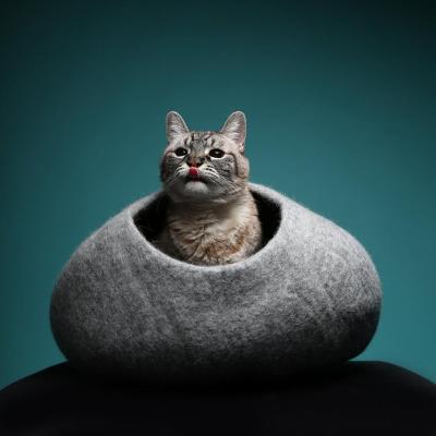 China Viable Wholesale Pet Supplies 100% Felt Cat Bed Cave for sale