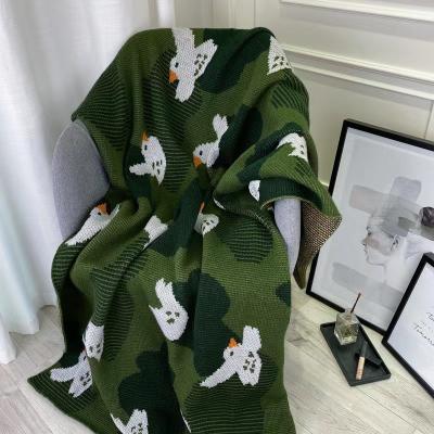 China Wholesale Outdoor Wearable Knitted Single Layer Anti-static Custom Animal Fringe Wool Jacquard Bird Wearable Bandana Blanket 2022 for sale