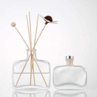 China Luxury Classic Clear Reed Perfume Glass Diffuser Bottle flat 100 200 330ml Matte Black White for sale