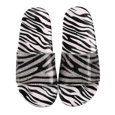 China New Charming Quick-drying Women's Slippers European and American Fashion Black and White Rhinestone Sandals Flat Slippers for sale