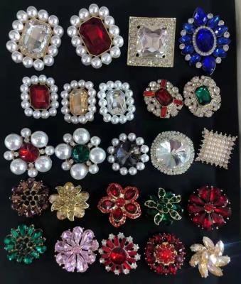 China Crystal Wholesale Popular Pearl Brooch, Colorful Flower Vintage Brooch Pins, Wholesale Rhinestone Crystal Embellishment In Bulk for sale