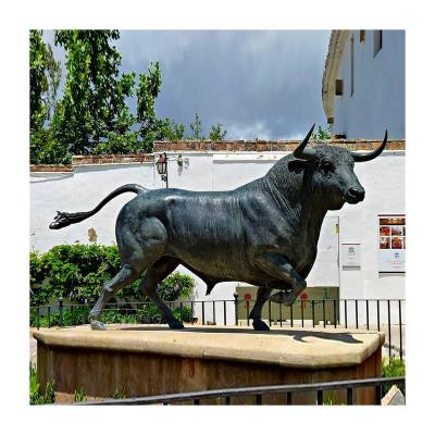 China Europe Statue Life Size Casting Bronze Bull Sculpture For Garden for sale