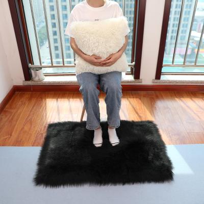 China 2022 Washable Super Soft Plush Fur Area Rug For Bedroom Living Room Fluffy Fur Blanket Custom Luxury Faux Sheepskin Fur Rug And Blanket for sale