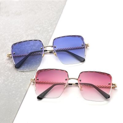 China Fashion Sunglasses Trending 2021 Trendy Sunglasses Gold Frame Colored Women Sunglasses for sale