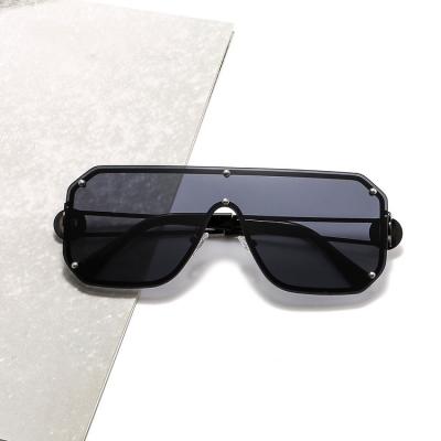 China Autumn Luxury Sun Glasses Shades Fashion Oversized Square Sunglasses Fashionable Punk Sun Glasses for sale