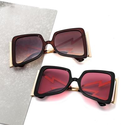 China 2021 Custom Gold Frame Fashion Sunglasses Metal Unique Sunglasses Custom Made Sunglasses for sale