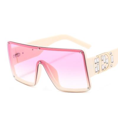 China Luxury Women's Fashion Sunglasses Oversized Custom Fashion Sun Glasses Sports Fashion Sun Glasses for sale