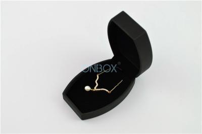 Chine Boîtes à bijoux en cuir noires avec le logo fait sur commande, boîte à bijoux de luxe de Kohls pour le collier à vendre