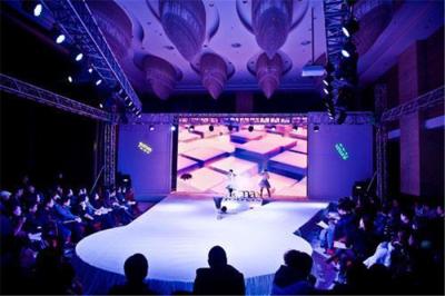 China Full Color Indoor Led Backdrop Rental , Led Video Mesh Flexible Curtain Screen for sale