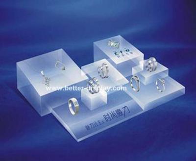 China Wholesale Acrylic Luxury Jewelry Display Sets from Moderm for sale