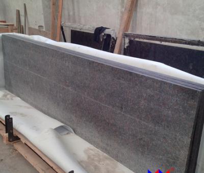 Cina Il controsoffitto del bagno del granito di Tan Brown/il lavandino indiani del bagno granito del Bullnose completa in vendita