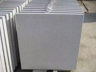 Cina Mattonelle naturali bianche del granito per i pavimenti, pietra per lastricati di Ourdoor della pavimentazione dell'interno della decorazione in vendita