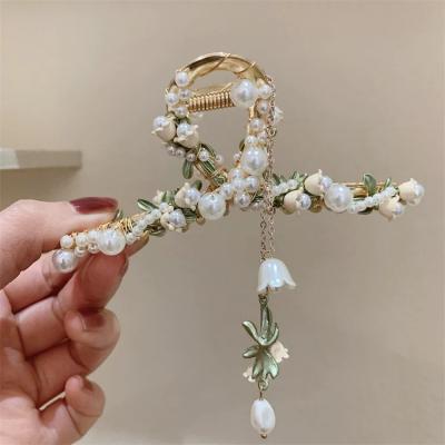 China Fashionable Pure Handmade Korea Dongdaemun Pearl Flower Tassel Grab Sport Back Big Head Hair Clip Grab Clip Jewelry Hair Grab for sale