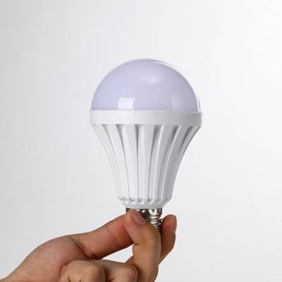 China Hot selling new product 70LM/W led emergency bulbs factory direct sales recharble led bulb B22 E27 5w led emergency bulb for sale