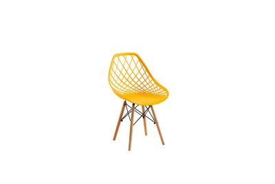 China Toevallig Hol Eames Plastic Dining Chair 48*43*83cm Stevige Houten Benen Te koop