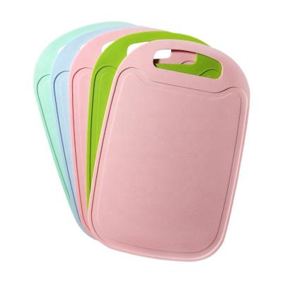 China Home.Restaurant.Bar.Hotel. Silicone Folding Cutting Board Kitchen Super Markets Promotions Washable Camping Organizer Hash Holder With Strainer for sale