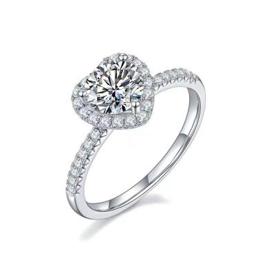 China CLASSIC Hot Sales 1ct 6.5mm moissanite halo ring jewelry 925 sterling silver heart design moissanite wedding ring for sale