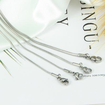 China Gold Titanium Steel Snake Bone Chain Necklace with Simple 316L Stainless Steel Pendant for sale