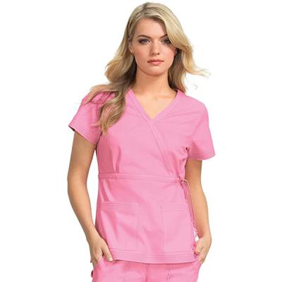 China Medical Unform women scrub set Mock-wrap neckline scrub top with adjustable Front-tie waist and cargo scrub panty en venta