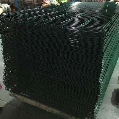 China Easily Assembled Galvanized Welding Wire Mesh Fencing With Ground Screw Post Anchor for sale