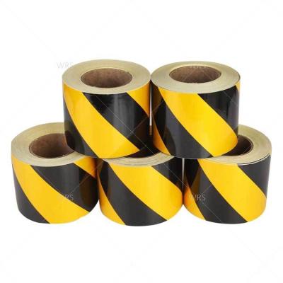 China Zwart-geel kleefmiddel PVC-reflecterende tape Sticker 50 mm Breedte 1-3 jaar Levensduur CN FUJ Te koop