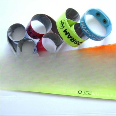 China Mode stijl Gele PVC-slap wrap polsband voor unisex promotie Te koop