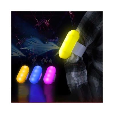 China Parties Big Events Custom LOGO Light Up Wristbands Remote Controlled LED Glow Bracelets zu verkaufen