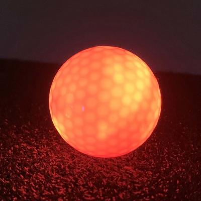 China Fábrica de venta al por mayor Colorida Bola de golf LED personalizada Noche iluminada Bolas de golf parpadeantes Bolas de golf LED brillantes en venta