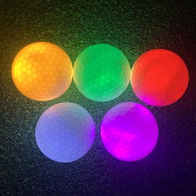 Cina Prezzo di fabbrica Glow In The Dark Palline da golf luminose Palline da golf notturne LED Palline da golf per la notte regalo per uomini donne bambini in vendita