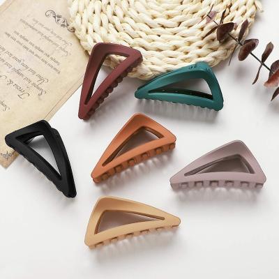 China Fashion 7.5cm Triangle Hair Claw Clips, Acrylic Hair Banana Barrettes, Plastic Matte Turtle Shell Grip Pin Hair Clip Teeth for sale