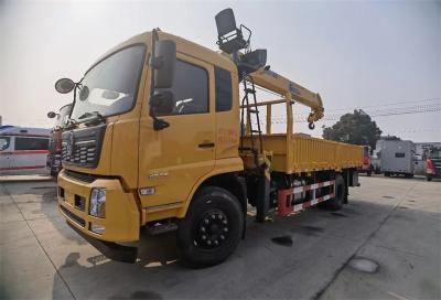 Chine Dongfeng 190hp moteur camion monté grue 8 tonnes grue camion pour le transport à vendre