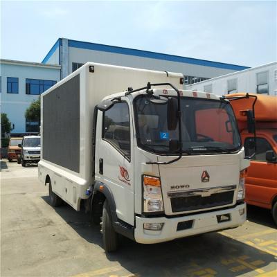 China 4x2 HOWO truck mobiele reclame LED display billboard truck Te koop